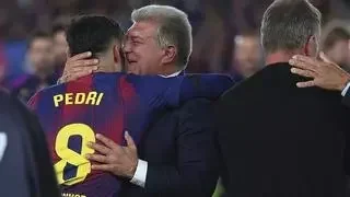 Pedri celebra la Liga en familia con su tradición más especial: el penalti a su padre